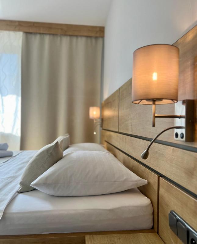 Deluxe Double Room image 3