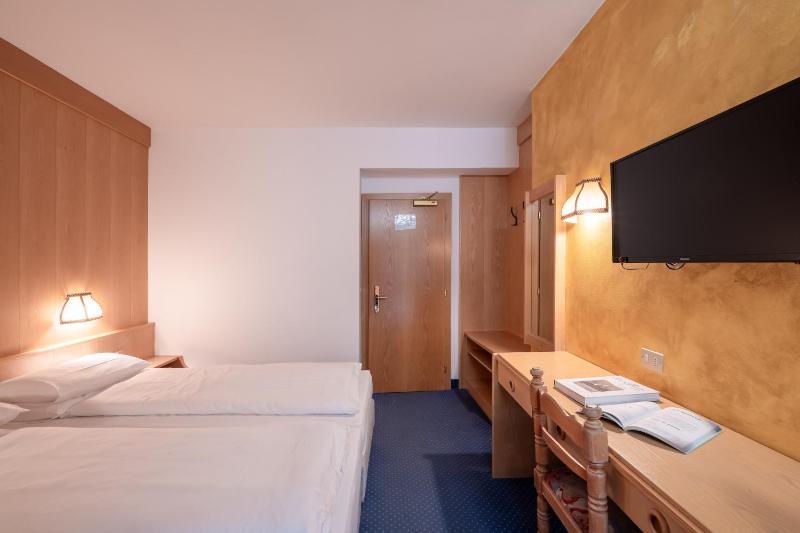 Standard Double or Twin Room image 3