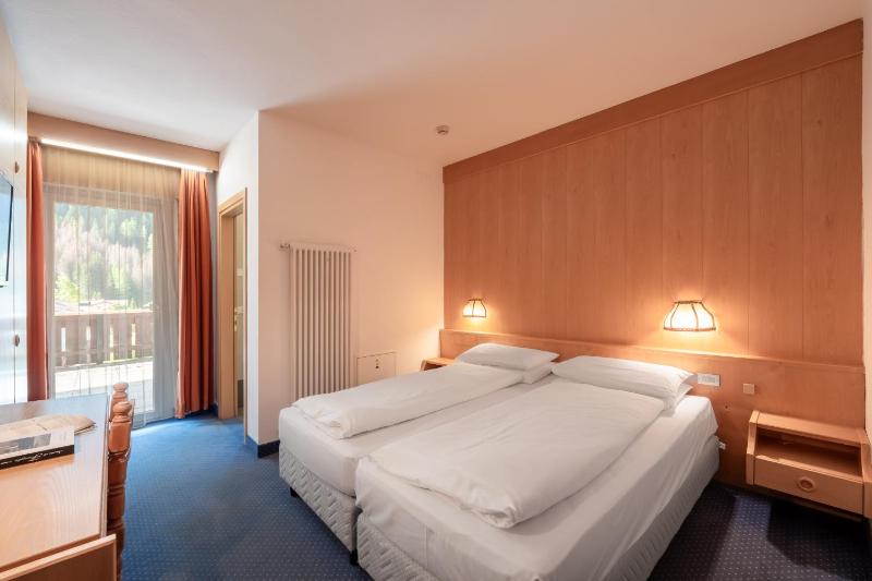 Classic Triple Room image 3