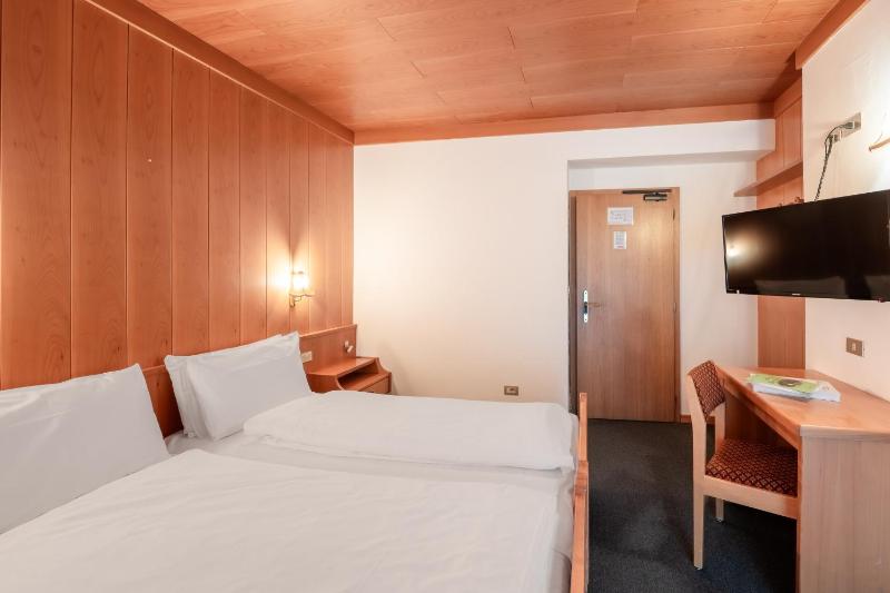 Classic Triple Room image 4