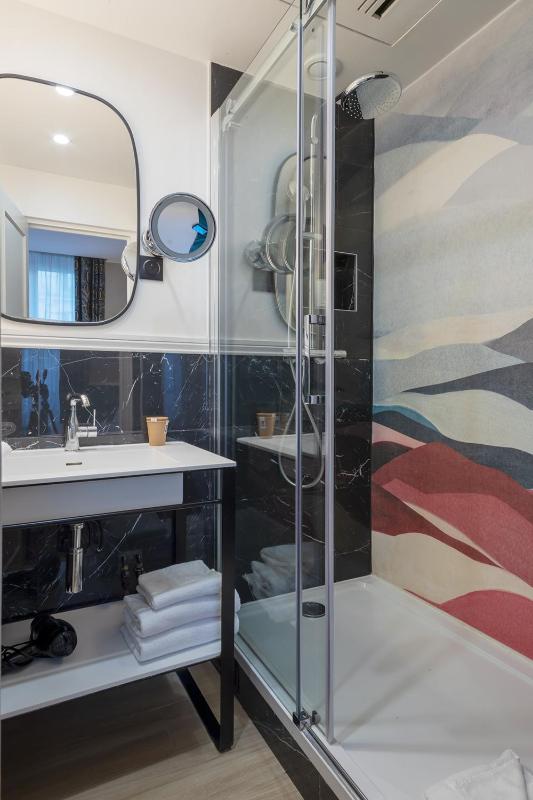 Classic Double or Twin Room image 3