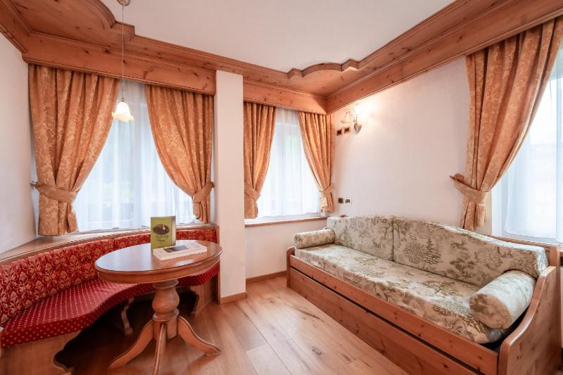 Deluxe Double Room image 3