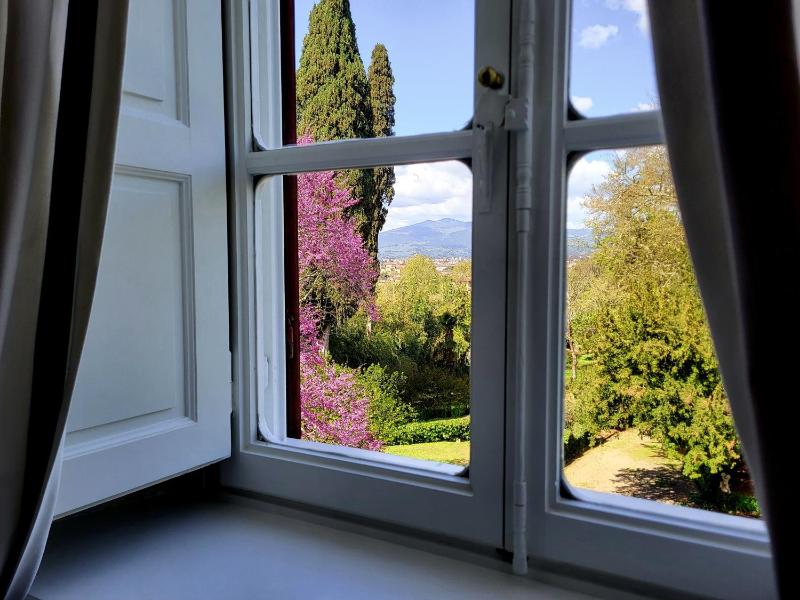 Deluxe Room with City View image 4