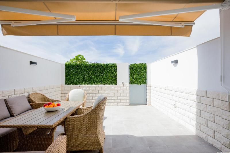 Modern family townhouse - image 21