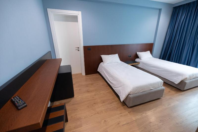 Junior Suite with Balcony and Side Sea View image 1