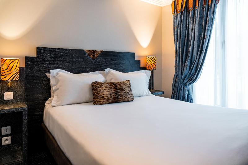 Standard Double Room image 3