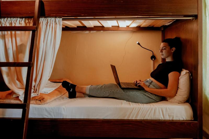 Bed in 8-Bed Mixed Dormitory Room image 4