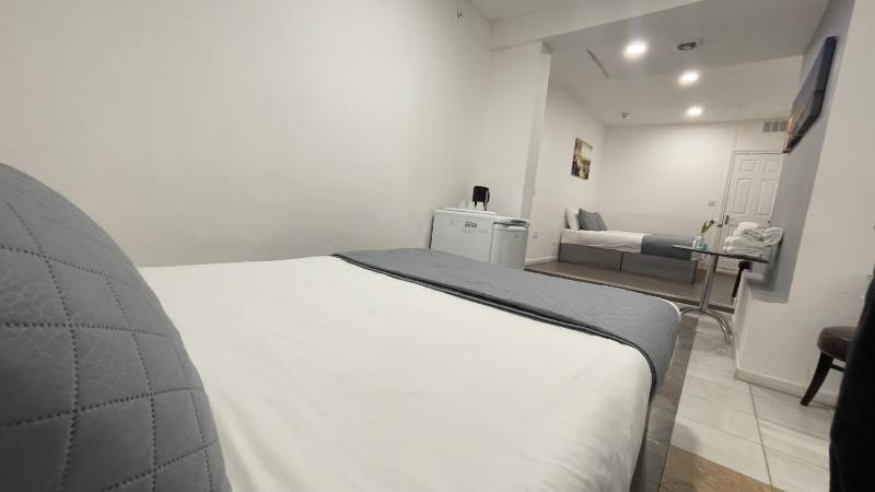 Economy Quadruple Room image 3