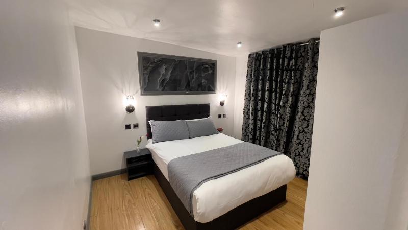 Standard  Double Room image 4
