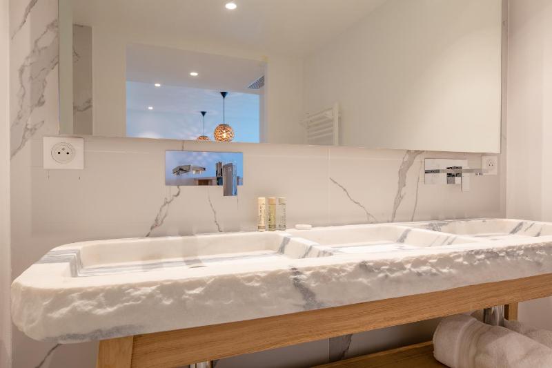 Superior double room with sea view and terrace - ground floor image 2