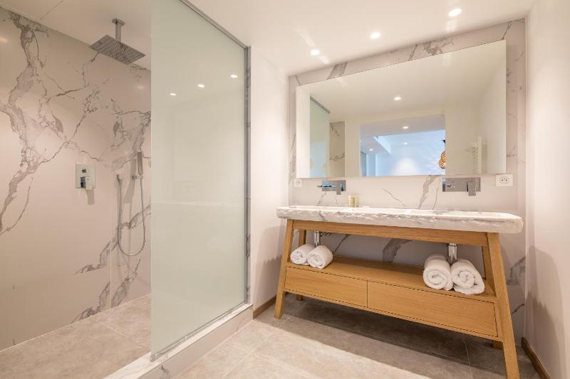 Superior double room with sea view and terrace - ground floor image 3