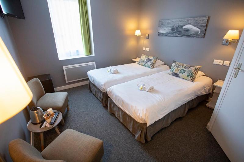 Large Double Room image 3