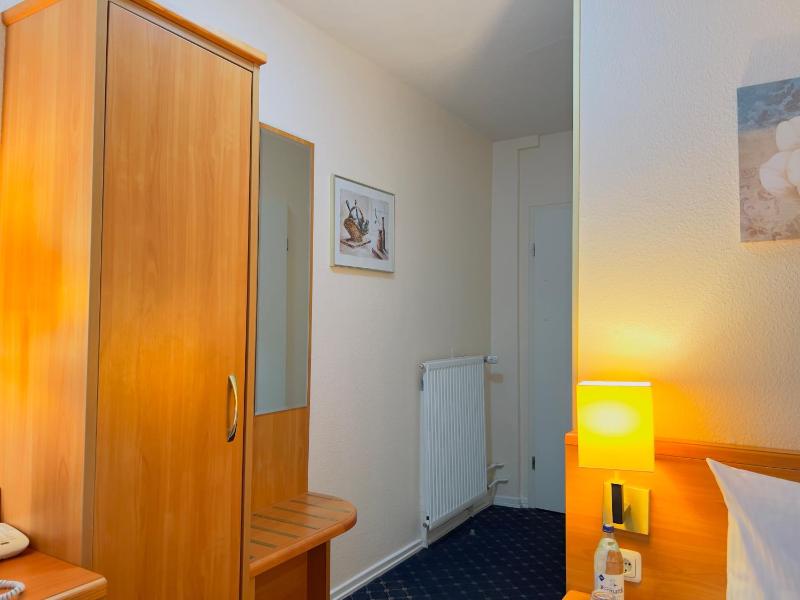 Economy Single Room image 3