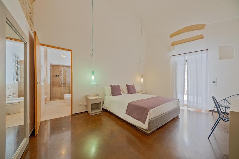Standard Double Room image 3