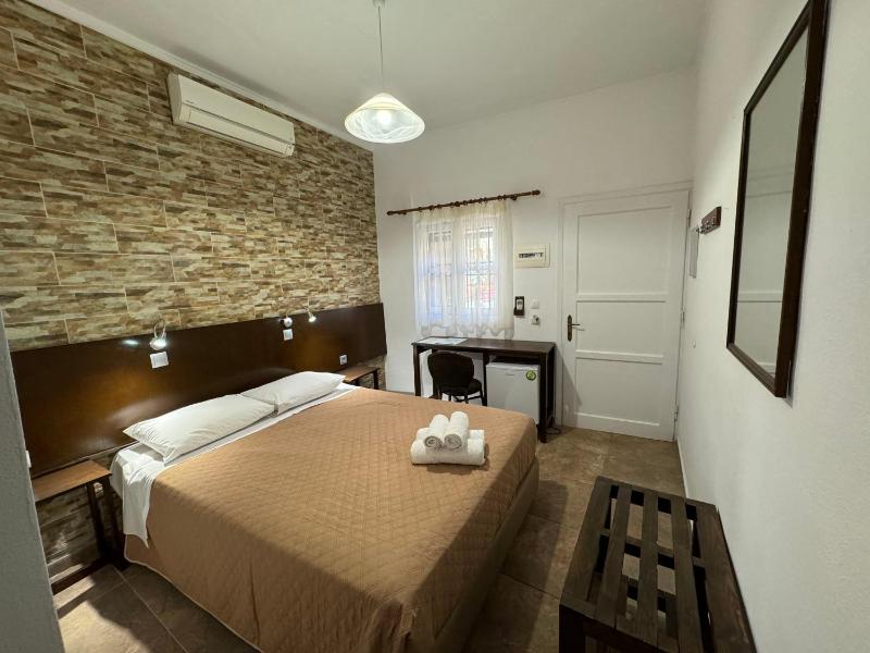 Double Room image 1