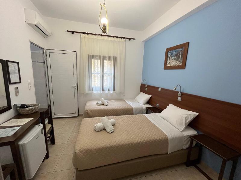 Twin Room image 1
