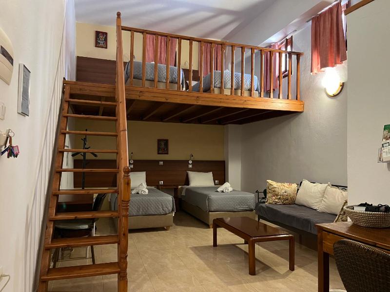 Quadruple Room image 4