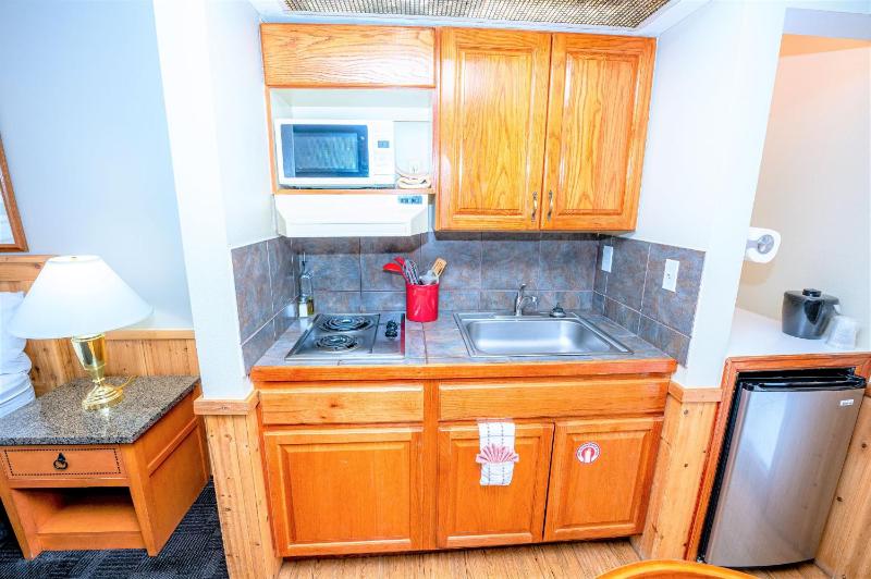 King Suite with Kitchenette 02 image 2