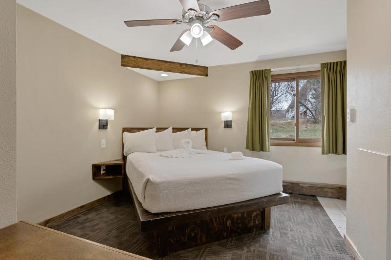 Two Room Jacuzzi Suite 07 image 2