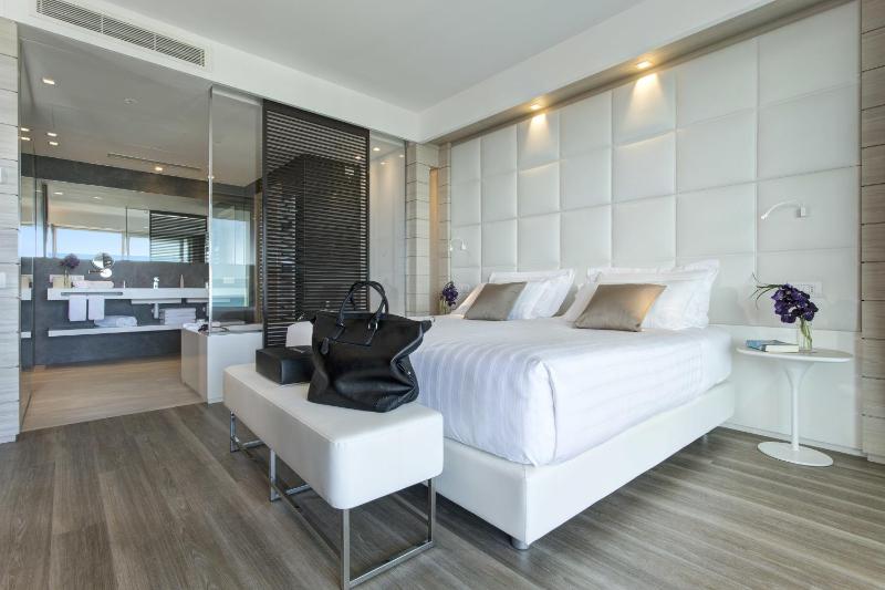 Suite with Sea View image 1