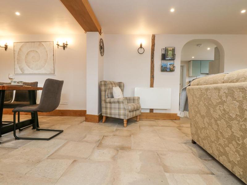 Woodbine Cottage - image 27