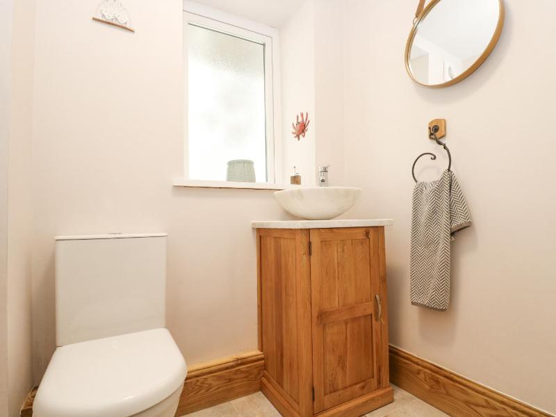 Woodbine Cottage - image 30