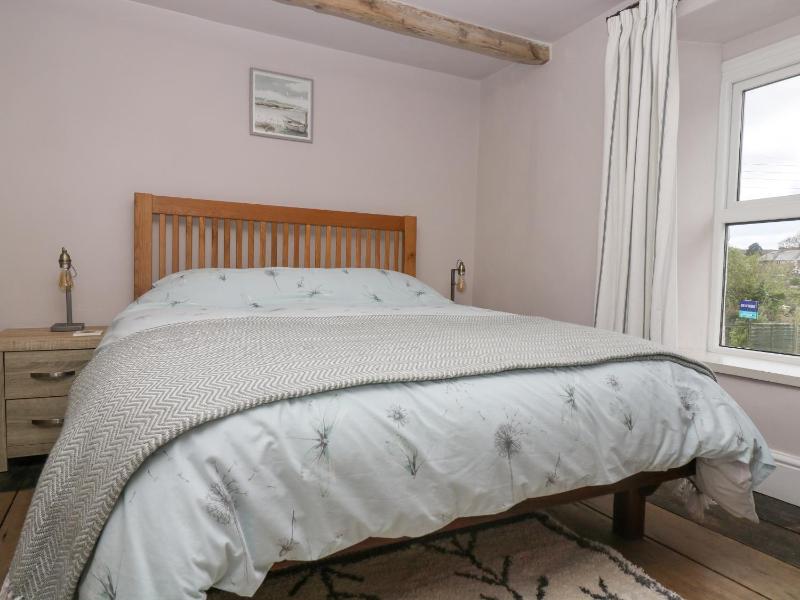 Woodbine Cottage - image 25