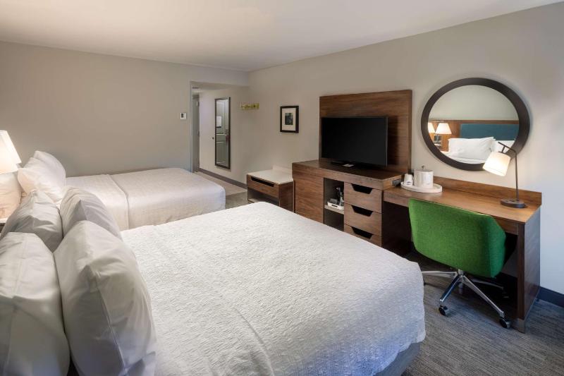 Queen Room with Two Queen Beds - Hearing Access/Non-Smoking image 1