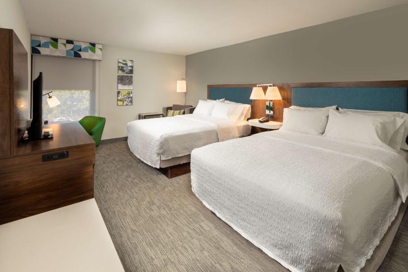 Room with Two Queen Beds - Non-Smoking image 4