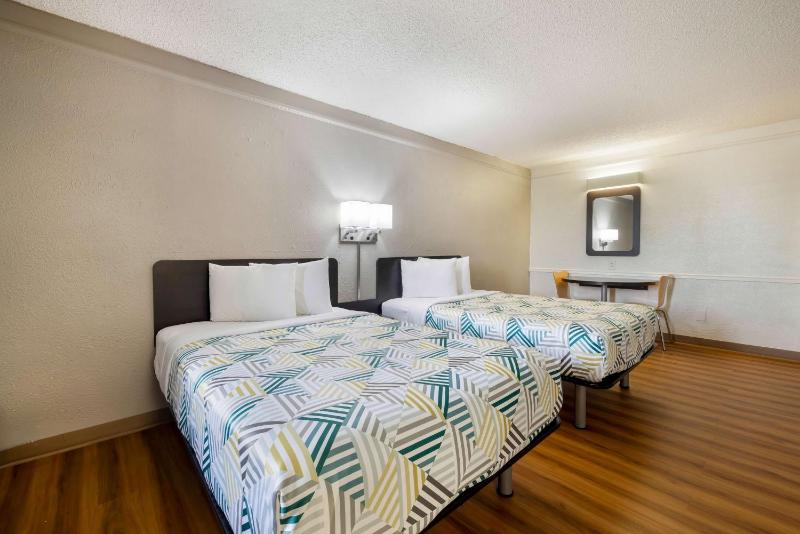 Deluxe Quadruple Room - Smoking image 2