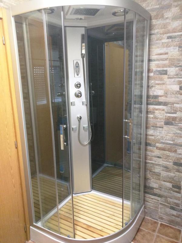 Basic Triple Room with Shared Bathroom image 1