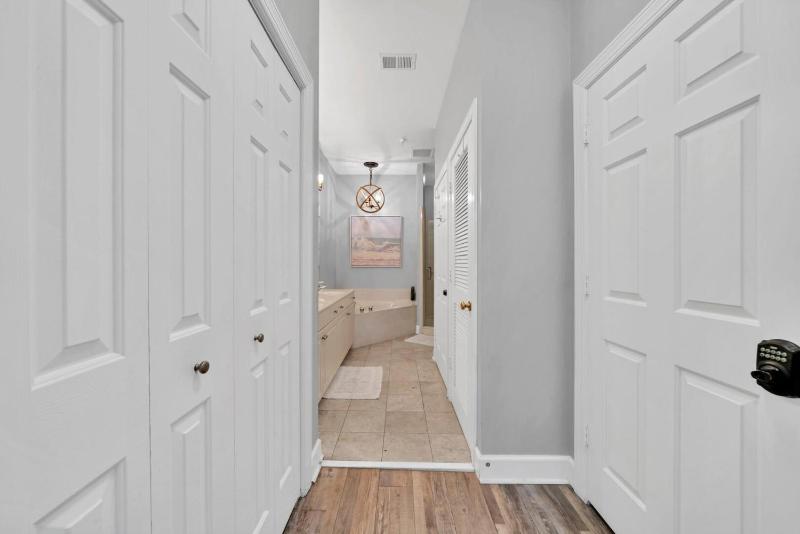 Overlooking 30A! Great Location! Easy Beach & Pool Access! - image 35