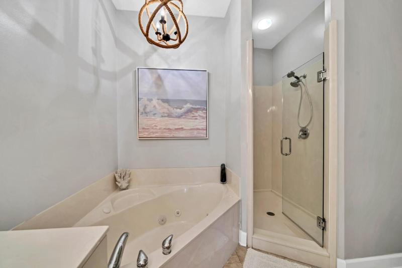Overlooking 30A! Great Location! Easy Beach & Pool Access! - image 7