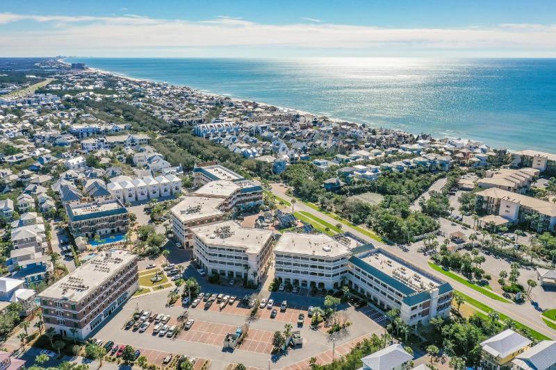 Overlooking 30A! Great Location! Easy Beach & Pool Access! - image 6