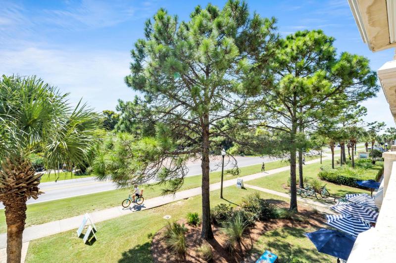 Overlooking 30A! Great Location! Easy Beach & Pool Access! - image 17