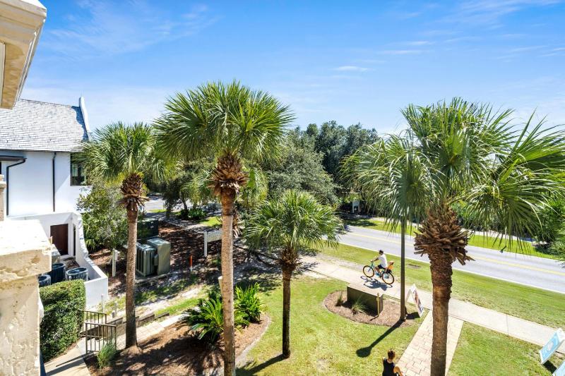 Overlooking 30A! Great Location! Easy Beach & Pool Access! - image 5