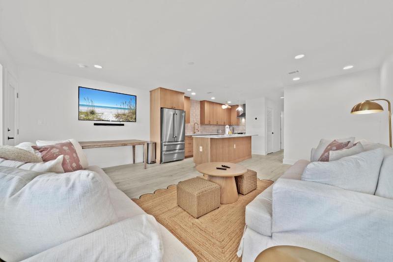 Gulf Front Stunning Views! Newly Renovated! Dolphin Watch #1 - image 15