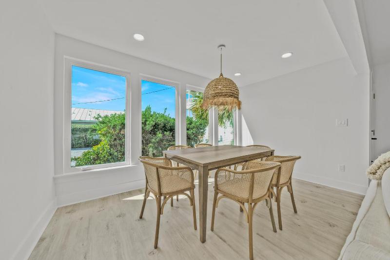 Gulf Front Stunning Views! Newly Renovated! Dolphin Watch #1 - image 10