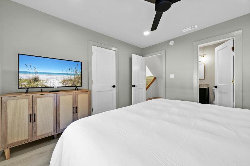 Gulf Front Stunning Views! Newly Renovated! Dolphin Watch #1 - image 34