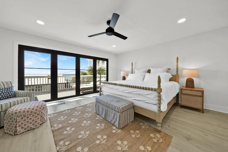 Gulf Front Stunning Views! Newly Renovated! Dolphin Watch #1 - image 9