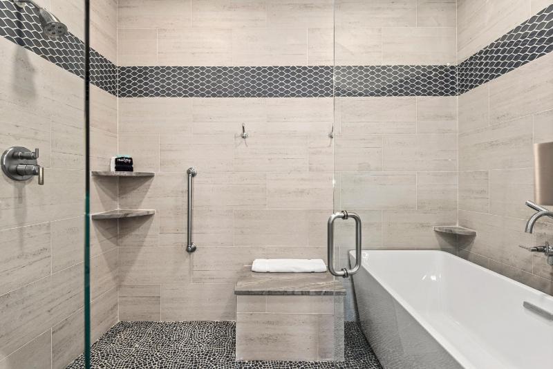Newly Renovated Village Condo! Easy Beach & Pool Access! - image 7
