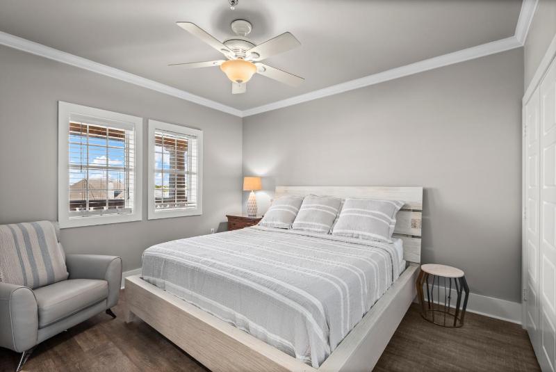 Newly Renovated Village Condo! Easy Beach & Pool Access! - image 5