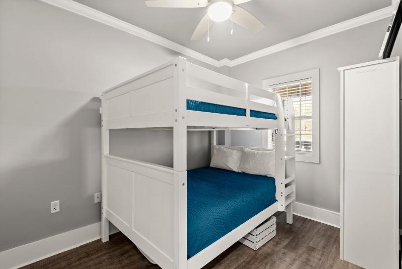 Newly Renovated Village Condo! Easy Beach & Pool Access! - image 33