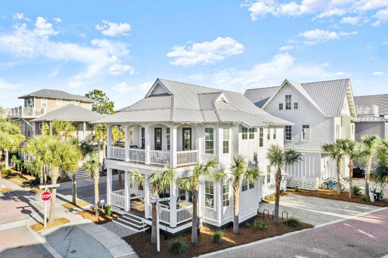 Katmanblu - Over 45 Five Star Reviews! Custom-Built! Easy Beach & Pool Access! - image 21