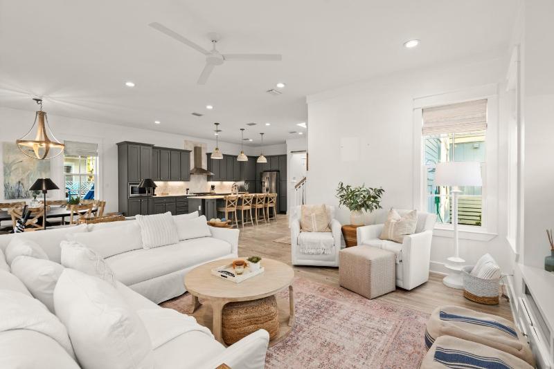 Katmanblu - Over 45 Five Star Reviews! Custom-Built! Easy Beach & Pool Access! - image 19