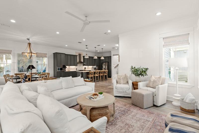 Katmanblu - Over 45 Five Star Reviews! Custom-Built! Easy Beach & Pool Access! - image 30