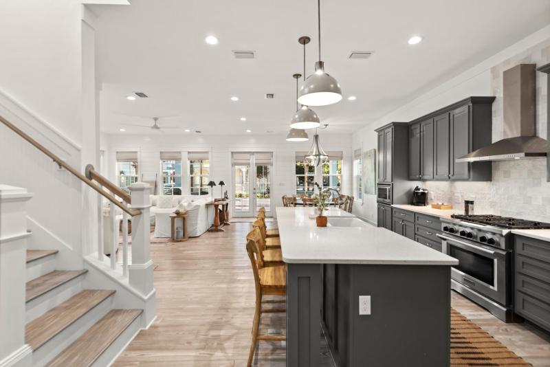 Katmanblu - Over 45 Five Star Reviews! Custom-Built! Easy Beach & Pool Access! - image 6