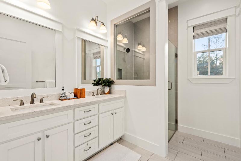 Katmanblu - Over 45 Five Star Reviews! Custom-Built! Easy Beach & Pool Access! - image 38