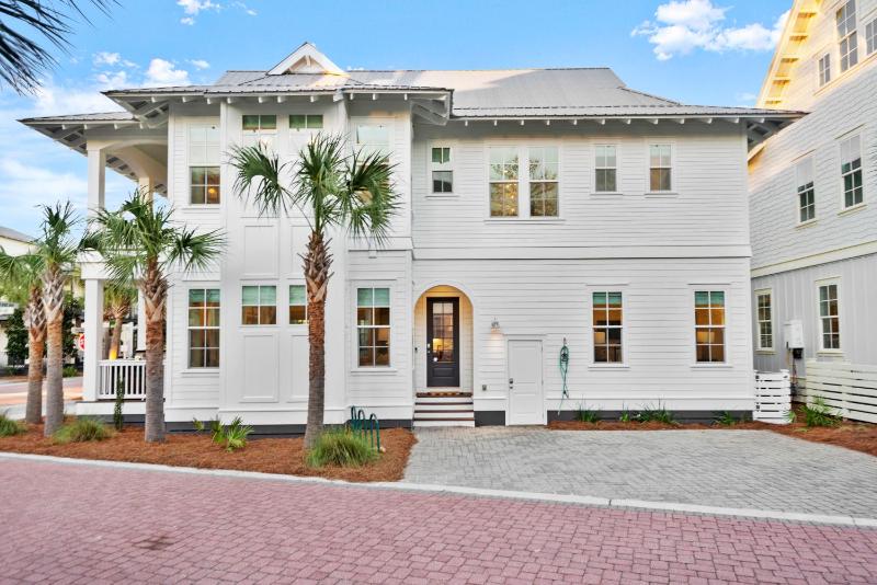Katmanblu - Over 45 Five Star Reviews! Custom-Built! Easy Beach & Pool Access! - image 26