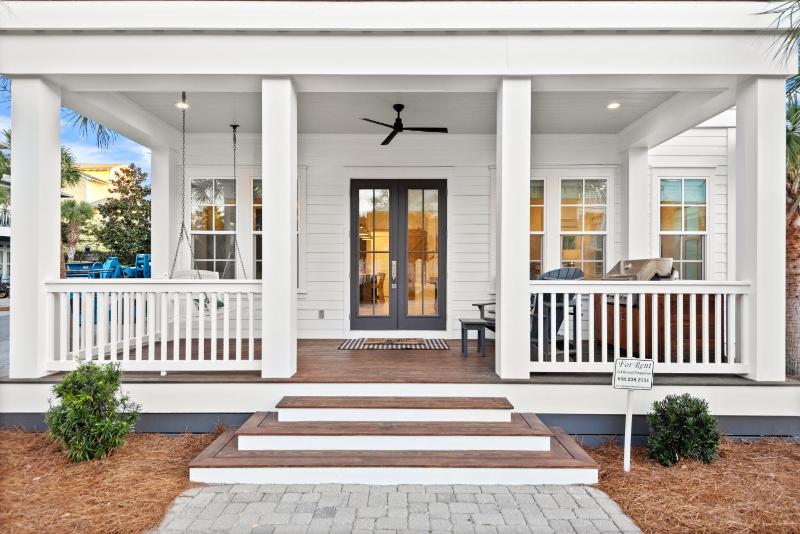 Katmanblu - Over 45 Five Star Reviews! Custom-Built! Easy Beach & Pool Access! - image 29
